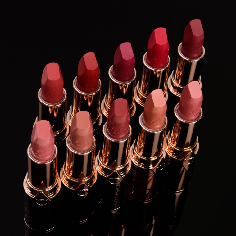 Matte Revolution Lipstick #Pillow Talk 1.1g ลิปสติกเนื้อแมทเพิ่มสีสันอย่างเป็นธรรมชาติ พร้อมสารบำรุงให้ริมฝีปากเรียบเนียน อ่อนเยาว์ยิ่งขึ้น